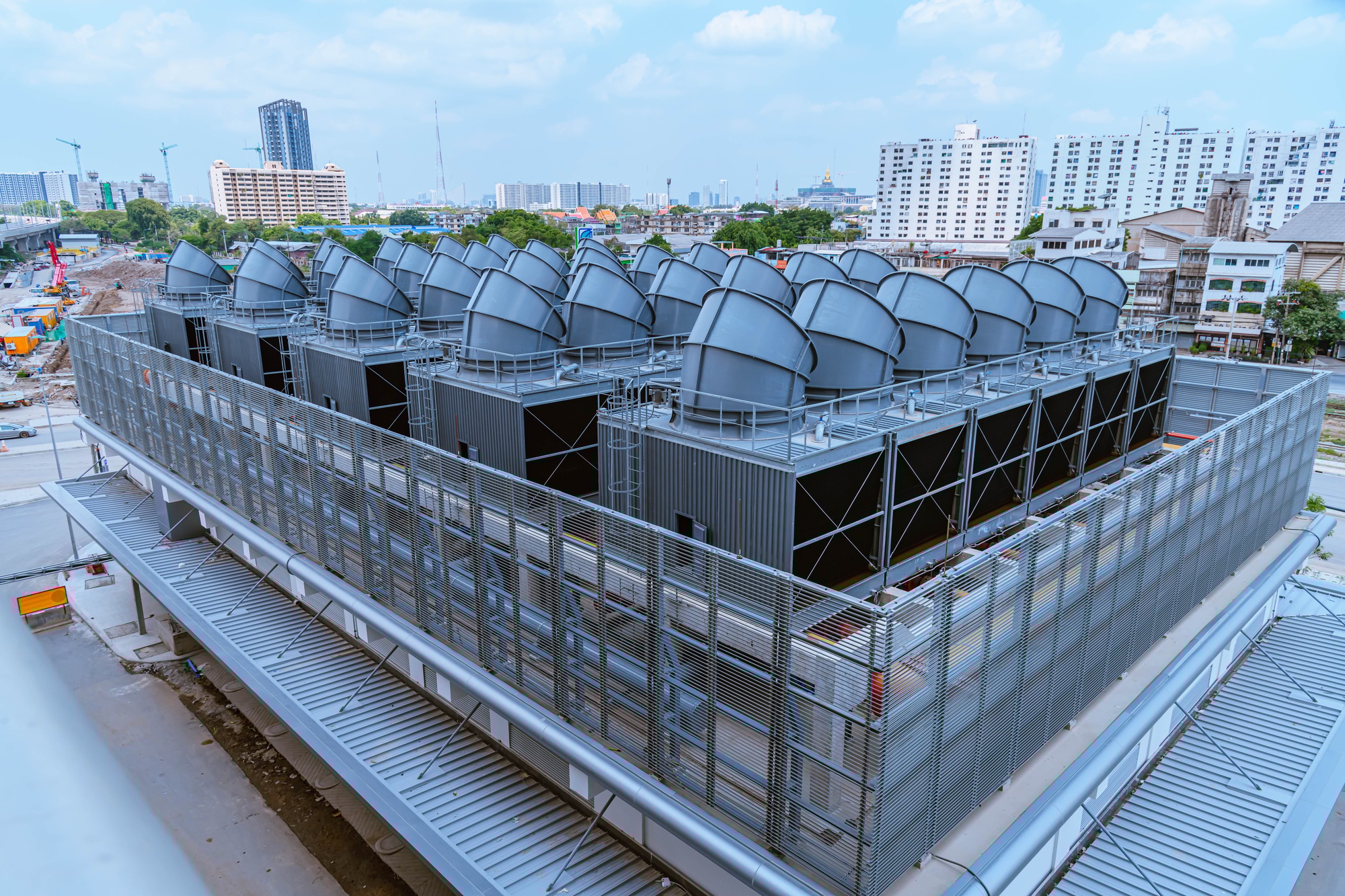 engineer-under-checking-the-industry-cooling-tower-air-conditioner-is-water-cooling-tower-air-chille (1)